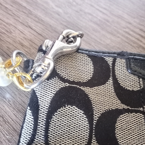 Coach wristlet with unbranded pearl strap - Picture 7 of 12